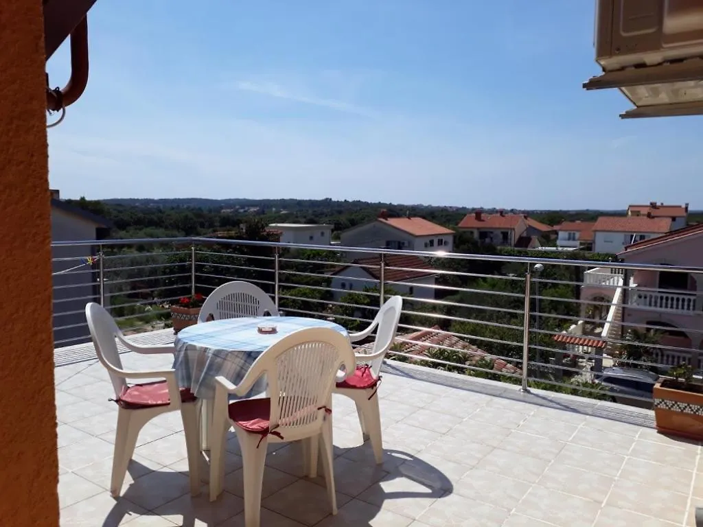 Apartments Nela Pola 0*,