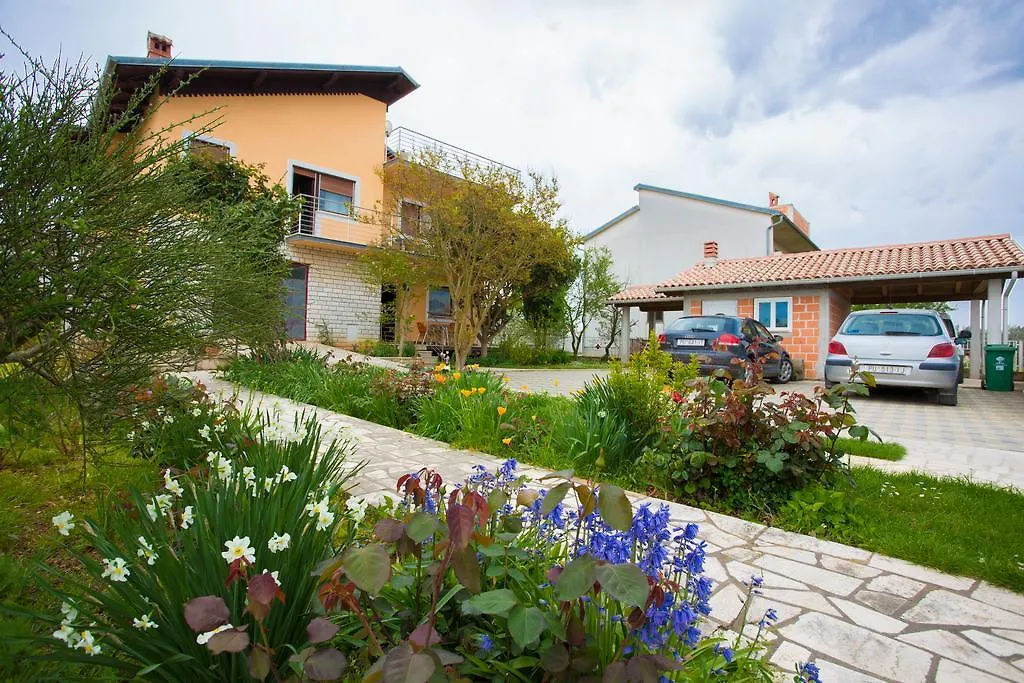 Apartments Nela Pula